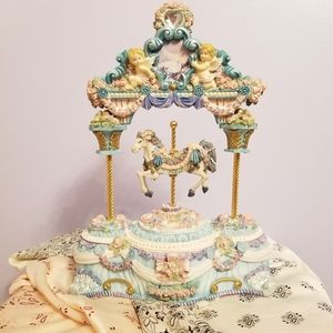🍂 Vintage Carousel Horse Music Box